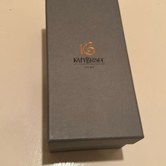 New in box Katy Briscoe Home Bone China White Bisque Small Vase 7.5”  Giftable - Picture 9 of 10